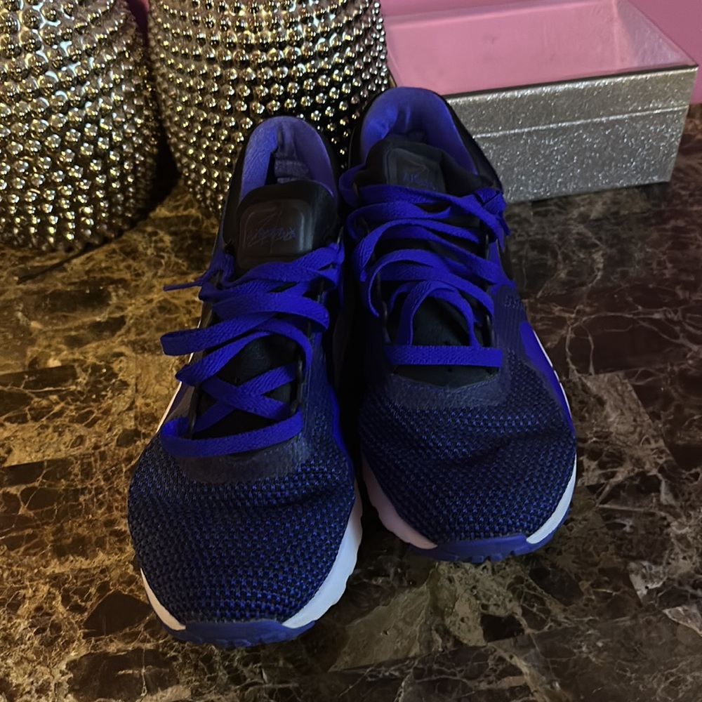 Nike - Picture 2 of 4